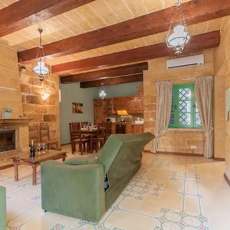 Gozitan Farmhouse With Pool - Pp 3 - Happy