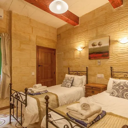 Gozitan Farmhouse With Pool - Pp 3 - Happy