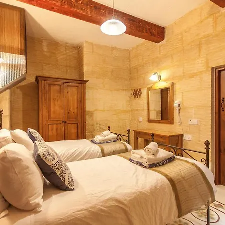 Gozitan Farmhouse With Pool - Pp 3 - Happy